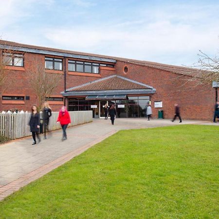 Yarnfield Park Training And Conference Centre Otel Stone  Dış mekan fotoğraf