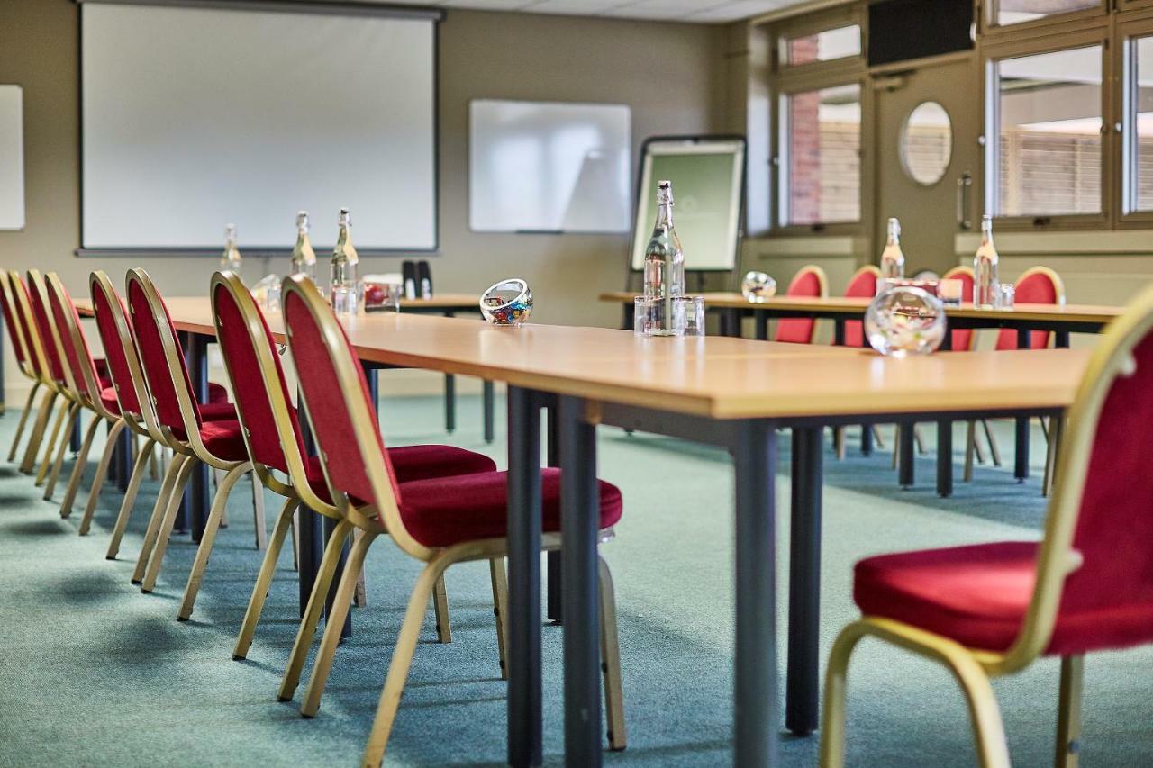 Yarnfield Park Training And Conference Centre Otel Stone  Dış mekan fotoğraf
