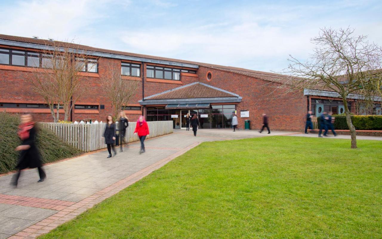 Yarnfield Park Training And Conference Centre Otel Stone  Dış mekan fotoğraf
